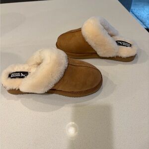 Eddie Bauer slippers, size 7, chestnut, NWOT